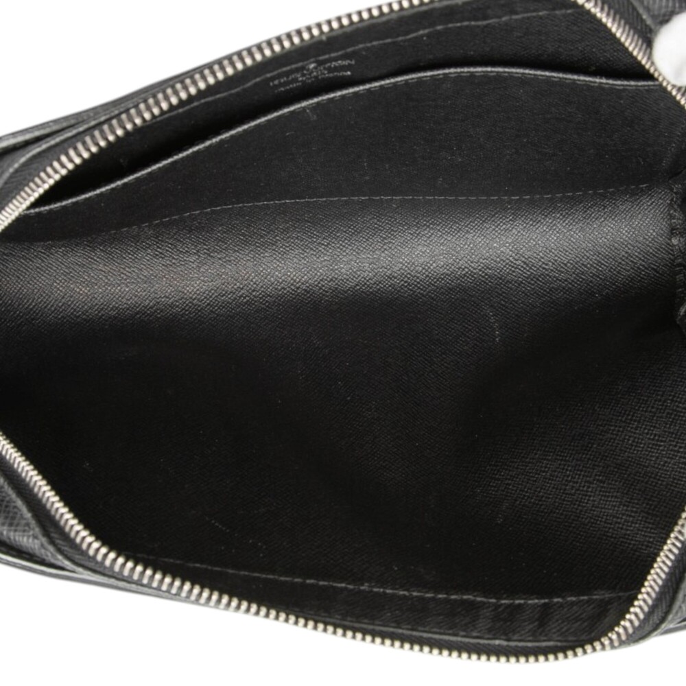 Pre-Loved Louis Vuitton Taiga Pochette Baikal - Picture 4 of 7